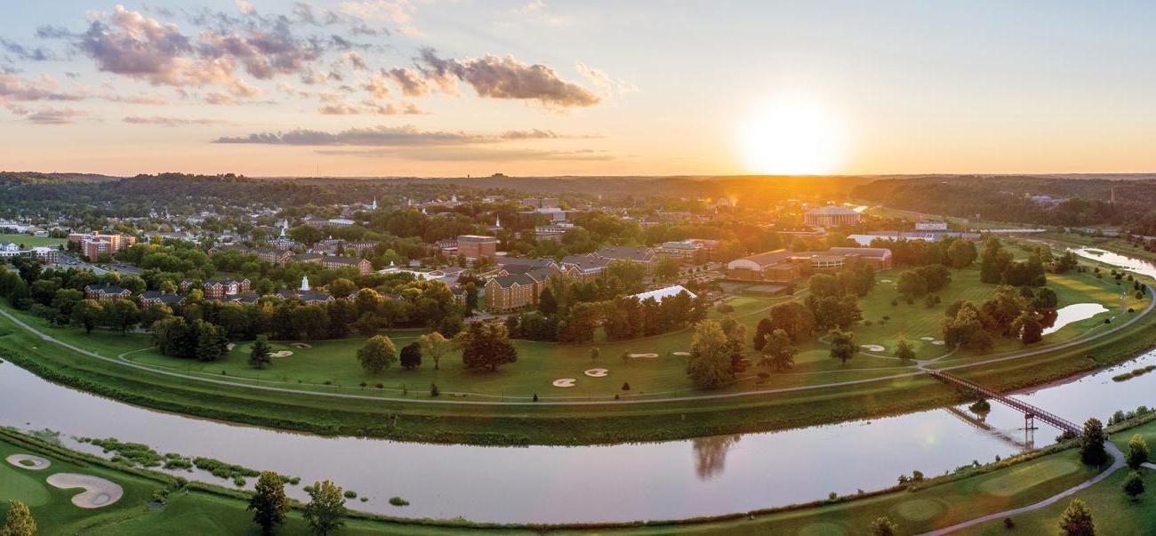 Aerial view of Ohio University's 雅典 campus at sunset